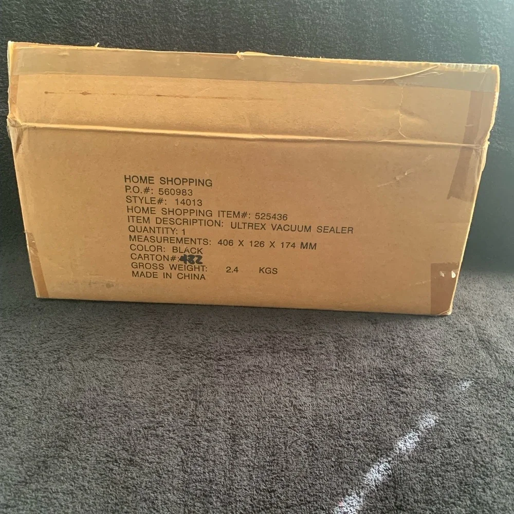 NWOT Ultrex Vacuum Sealing System with Manual and Bags, Never Used